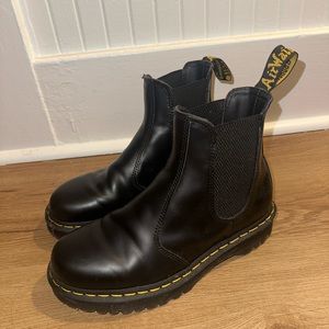 Dr. Martens LEATHER CHELSEA BOOTS